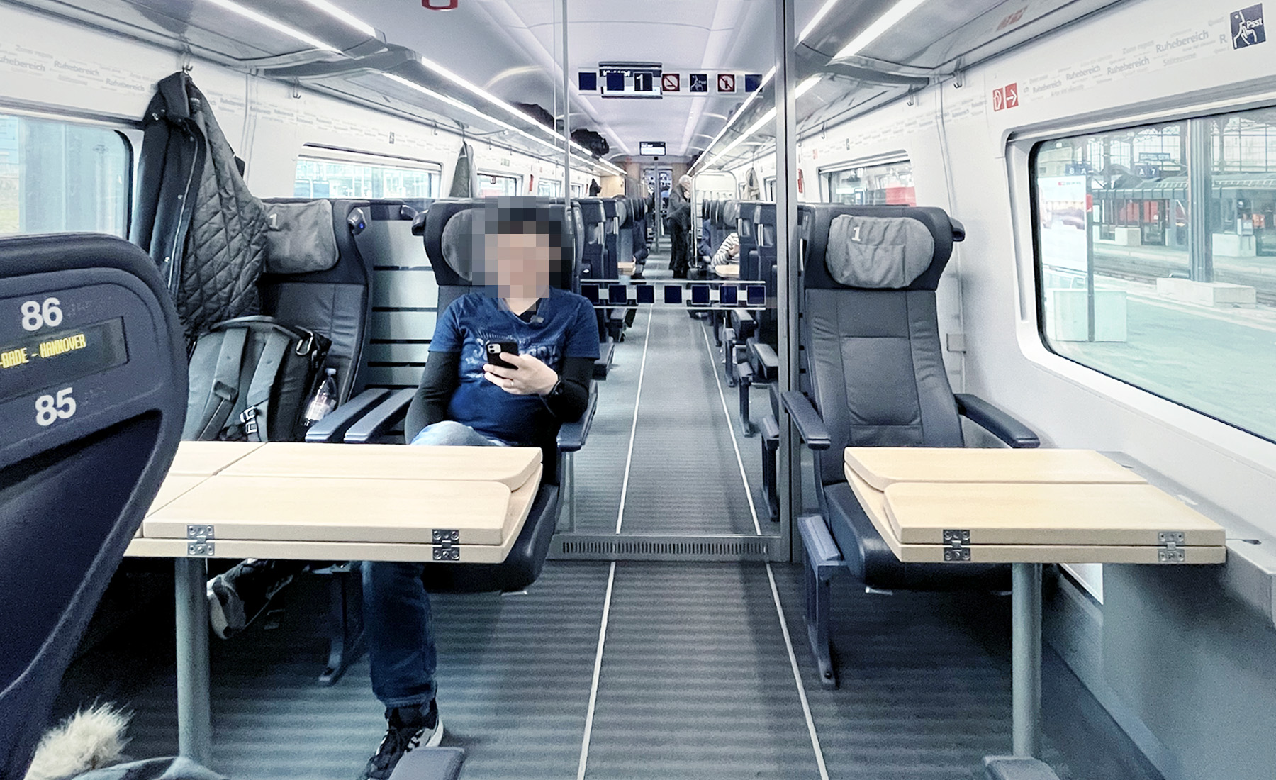 瑞士火車票如何買 – 三月冬季篇 - 蘇黎世到 Basel 一等艙有行李架