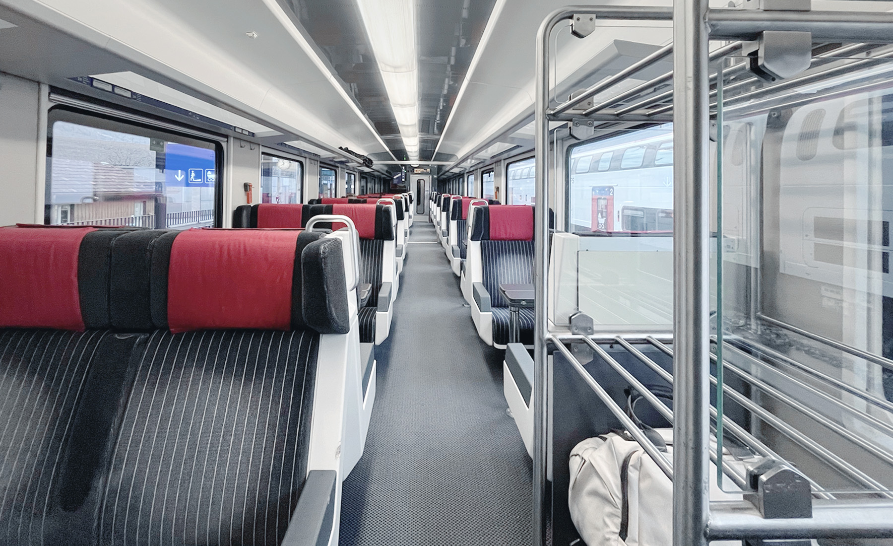 瑞士火車票如何買 – 三月冬季篇 - 往 Bern 一等艙行李架