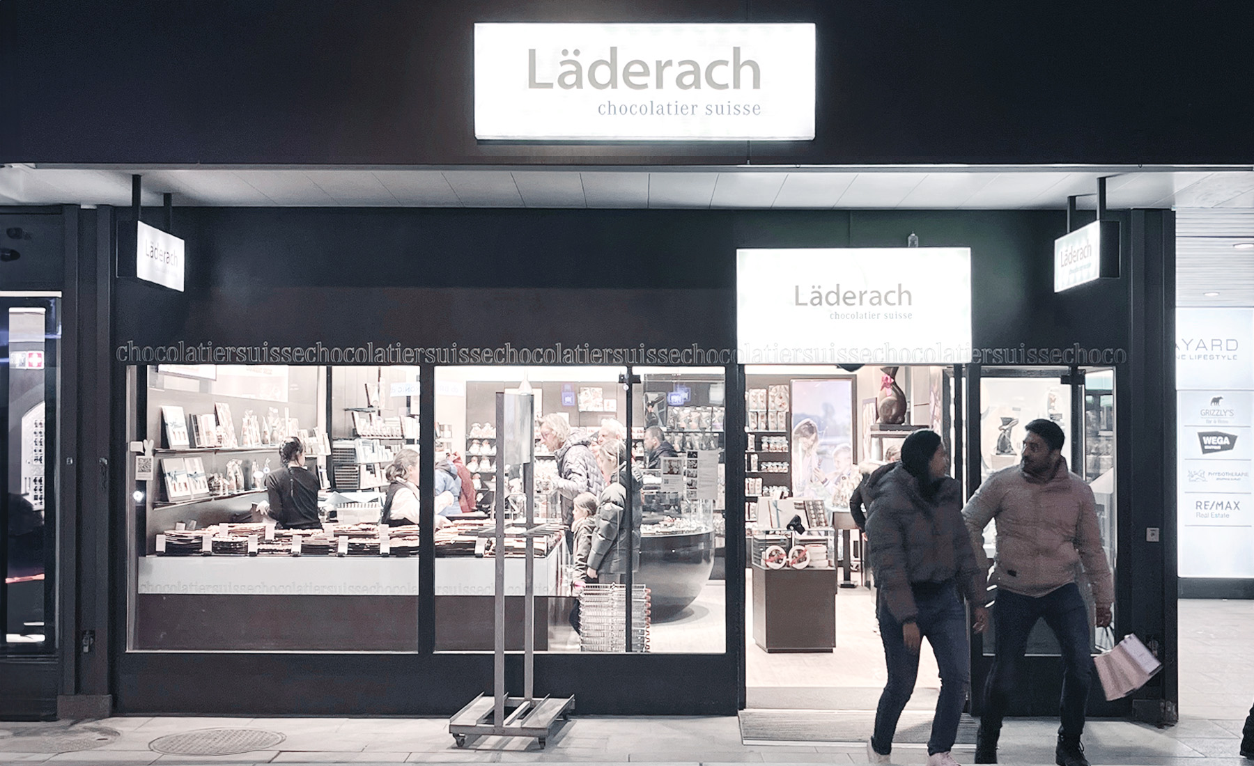 瑞士三大知名精品巧克力，小貪吃不負責推薦  - Läderach Zermatt 策馬特門市